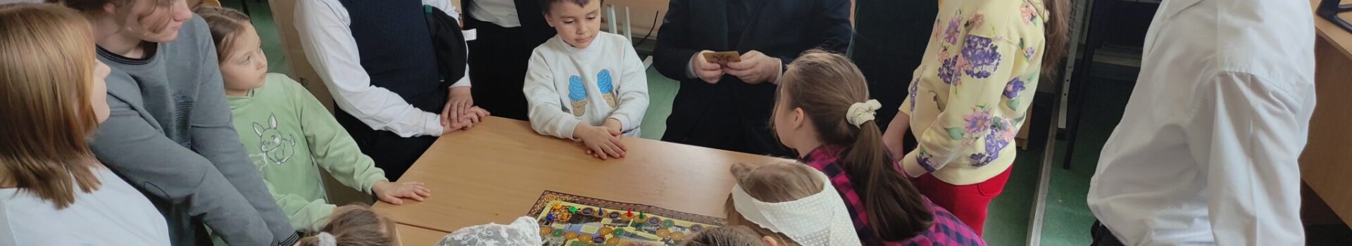 В воскресной школе Сретенского храма прошёл урок, посвященный «Дню православной книги» — «Книга — источник знаний».