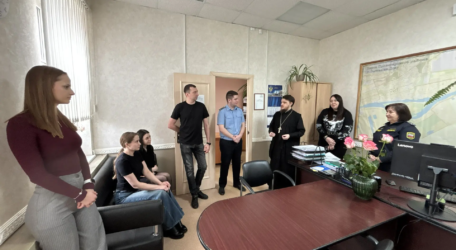 Клирик Прихода Сретенского храма г. Ростова-на-Дону посетил судебных приставов Пролетарского района.